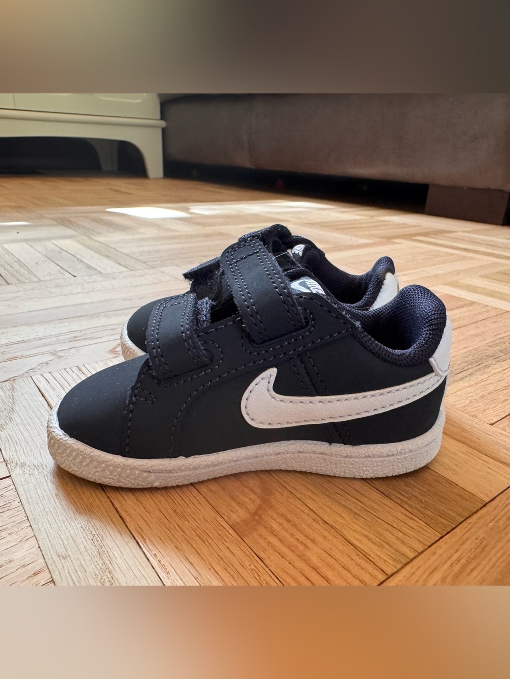 Nike Kids Navy and White Velcro Casual Sneakers
